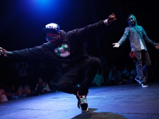 hip hop dancer in dance battle